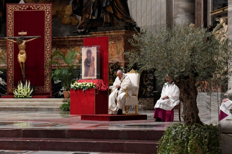 'Be messengers of life in a time of death,' pope says on Easter eve