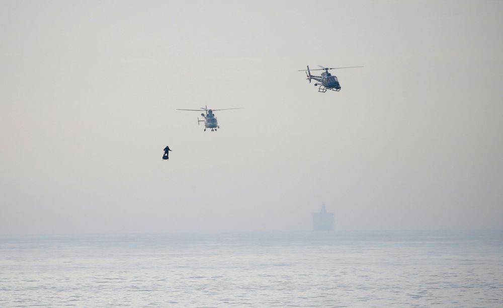 French inventor Franky Zapata arrives to Dover on a Flyboard during his second attempt to cross the English channel from Sangatte to Dover, Britain August 4, 2019  REUTERS/Henry Nicholls