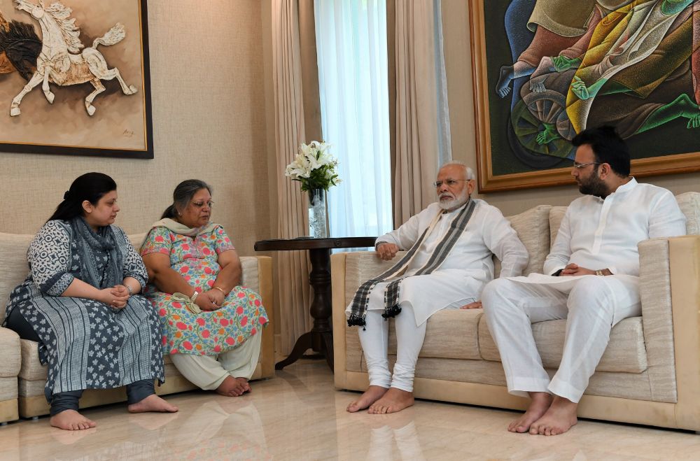 The Prime Minister, Shri Narendra Modi consoles family members of the former Union Minister, Shri Arun Jaitley, at his residence, in New Delhi on August 27, 2019.