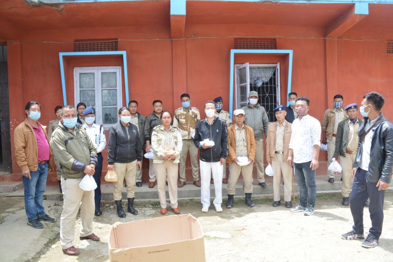 Advisor School Education, KT Sukhalu distributed lunch packs to frontline workers, medical department and police personnel to show his gratitude to them for their tireless hard work and dedication in Zunheboto on May 1. 