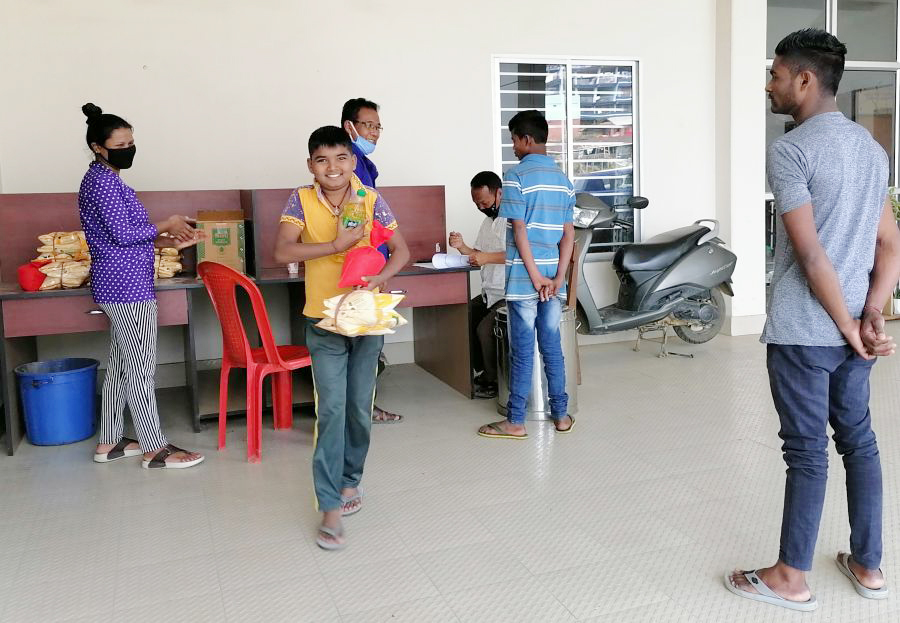 Son of a migrant labourer receives ration from COVID-19 Community Kitchen, initiative of Mokokchung District Administration and Mokokchung Town Baptist Church on April 14. The community kitchen which started its service on April 2 will halt its operation with the completion of the first phase of the lockdown. However, the kitchen will continue to help the needy through the helpline numbers which are provided by the District Administration. The helpline numbers have also been distributed to the people who have been eating daily in the kitchen. (Morung Photo)