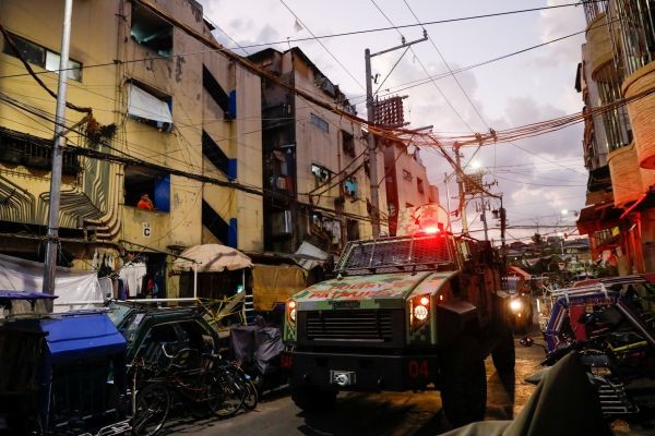 An armoured personnel carrier roams around tenements reminding residents to stay indoors, amid the lockdown to contain the coronavirus disease (COVID-19), in the slum area of Tondo, Manila, Philippines, May 4, 2020. Picture taken May 4, 2020. (REUTER File Photo)