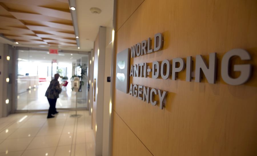 A woman walks into the head office of the World Anti-Doping Agency (WADA) in Montreal, Quebec, Canada November 9, 2015. (REUTERSi/Files Photo)