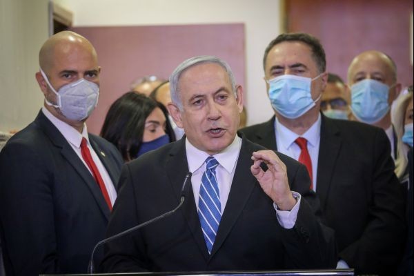 Israeli Prime Minister Benjamin Netanyahu delivers a statement before entering the district court room where he is facing a trial for alleged corruption crimes, in Jerusalem May 24. (REUTERS Photo)