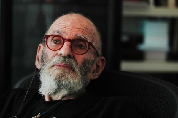 AIDS activist and author Larry Kramer poses for a portrait in his apartment in New York, US on June 24, 2019. (REUTERS File Photo)