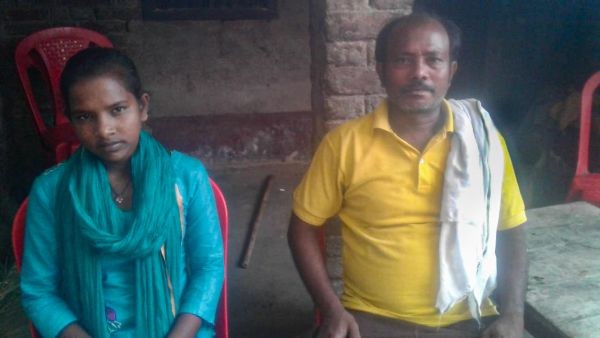 Jyoti Kumari (L) and her father Mohan Paswan (R) pose for a photo at their home in Bihar, India on May 27, 2020. (Thomson Reuters Foundation Photo)