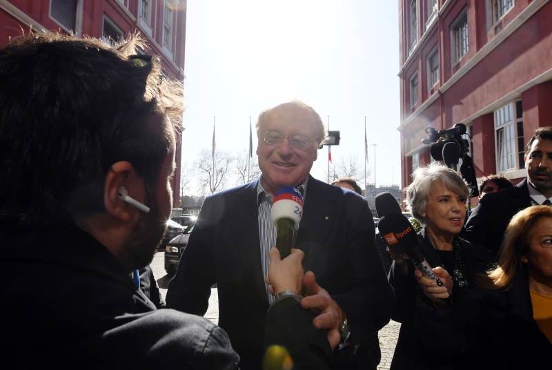 Soccer Football - Serie A - Serie A hold an emergency meeting on coronavirus - Coni Palace, Rome, Italy - March 4, 2020 AC Milan chairman Paolo Scaroni with the media outside Coni Palace before the meeting REUTERS/Alberto Lingria