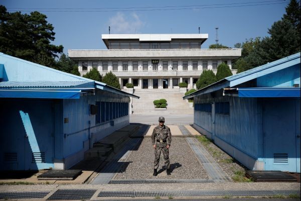 A South Korean soldier stands guard in the truce village of Panmunjom inside the demilitarized zone (DMZ) separating the two Koreas, South Korea on August 28, 2019. (REUTERS File Photo)