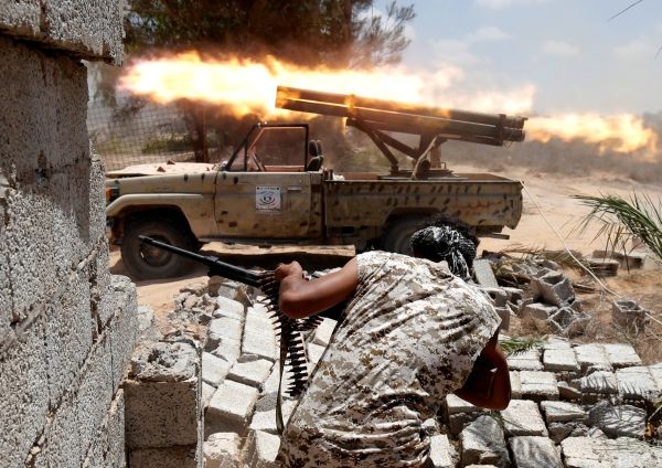 Libyan forces allied with the U.N.-backed government fire weapons during a battle with IS fighters in Sirte, Libya on July 21, 2016. (REUTERS File Photo)