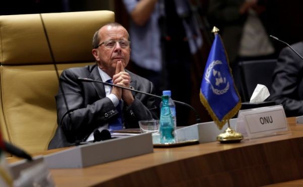 Martin Kobler (R), a Special Representative and Head of the UN Support Mission in Libya (UNSMIL) attends a meeting of Libya's neighbouring countries in Algiers on Algeria May 8, 2017. (REUTERS File Photo)