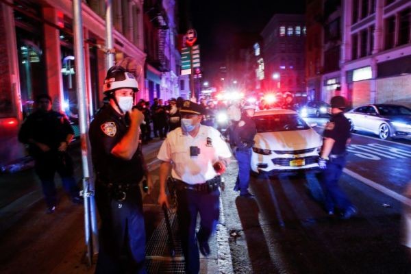NYPD officers try to take control of the Soho area as they detain protesters who were looting in local stores after marching against the death in Minneapolis police custody of George Floyd, in the Manhattan borough of New York City, U.S., June 2, 2020. (REUTERS  Photo)