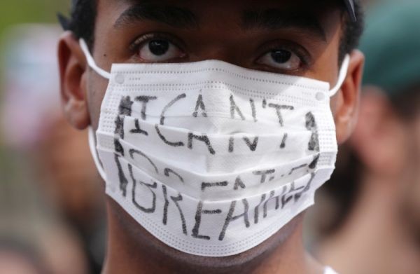 A demonstrator with a message written on a protective mask protests against the death in Minneapolis police custody of George Floyd, in Amsterdam, Netherlands on June 1, 2020. (REUTERS Photo)