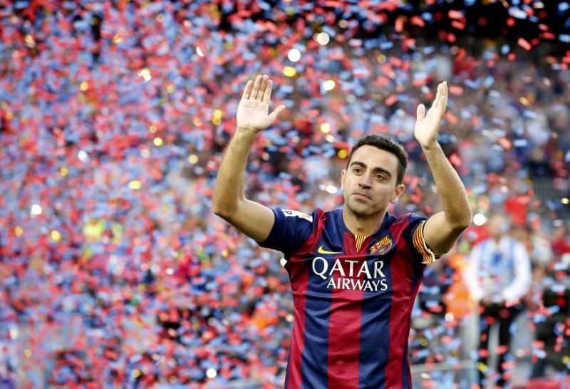 Barcelona's Xavi Hernandez waves to supporters after their Spanish first division soccer match against Deportivo de la Coruna at Camp Nou stadium in Barcelona, Spain, May 23, 2015. REUTERS/Gustau Nacarino/File Photo