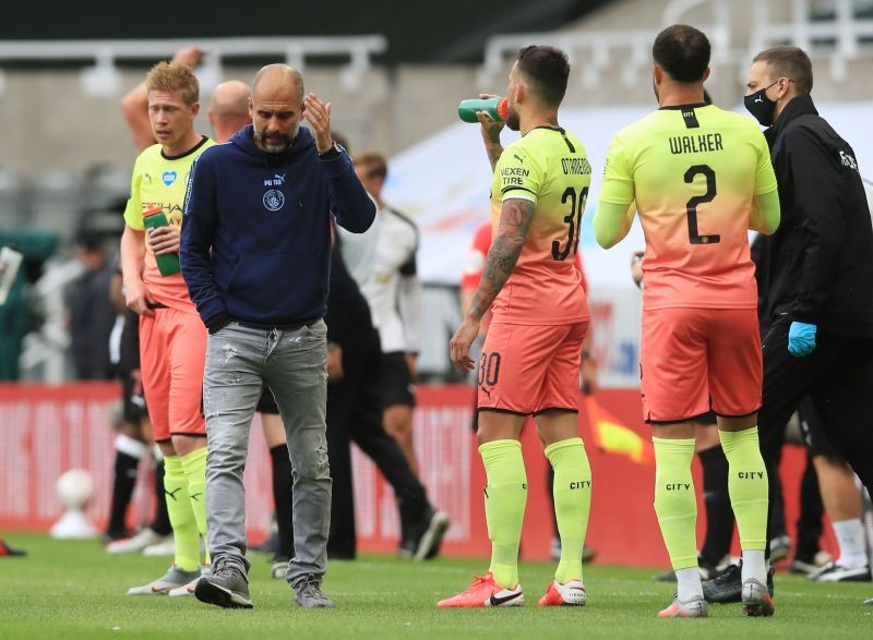 Manchester City manager Pep Guardiola with his players during the drinks brake, as play resumes behind closed doors following the outbreak of the coronavirus disease (COVID-19) Owen Humphreys/Pool via REUTERS