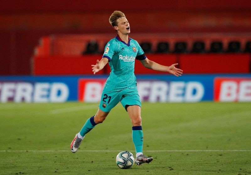 Soccer Football - La Liga Santander - RCD Mallorca v FC Barcelona - Iberostar Stadium, Palma, Spain - June 13, 2020 Barcelona's Frenkie de Jong reacts, as play resumes behind closed doors following the outbreak of the coronavirus disease (COVID-19) REUTERS/Albert Gea