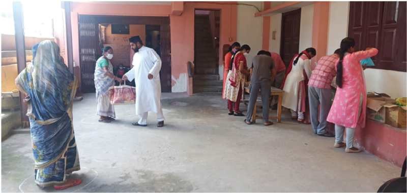 The St. Thomas Mission Society (STMS) Dimapur, distributed food kits with essential items to COVID-19 lockdown affected families on June 21. Mission society Secretary, Fr Dr PS Varghese and Rev Fr Gemcy Eappen along with Church managing committee members and women volunteers maintaining safety measures, packed and distributed food kits to the students families and needy families near Midland, Sachu colony, Zeliangrong village, Lhomithi Colony, PWD, Dhobinala and border areas of Assam-Dimapur Lingrigan area. This is the 9th phase of mission society's 'Food for Security' COVID-19 relief program. This phase reached out to 75 beneficiaries. In total the drive has so far distributed 665 food kits.