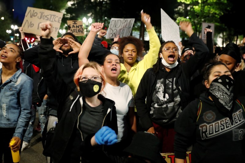 Protesters rally against the death in Minneapolis police custody of George Floyd, in Portland, Oregon, U.S. May 31, 2020. REUTERS/Terray Sylvester