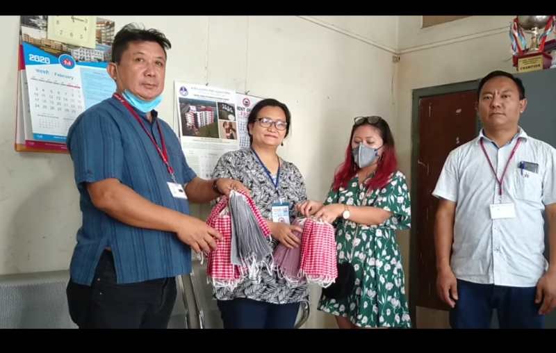 Act of Kindness, an NGO based at Dimapur donated washable masks to Chief Medical officer office on June 20. CMO Dimapur Dr Tiasunup thanked the NGO for the kind gesture and also advised them for also donating in the quarantine centers to the brothers and sisters. The Act of Kindness officials said that they would definitely visit the QCs. “The medical staffs under CMO are rendering selfless service in the fight against COVID 19, needs to be given masks every day. Therefore, the washable cotton masks donated by Act of Kindness would be of great help,” noted Deputy CMO Dr Antoly .(DIPR Photo)