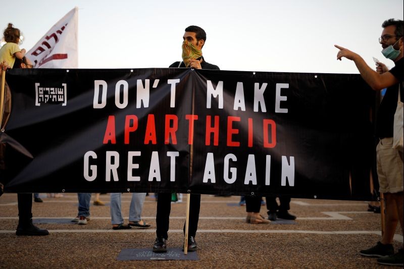 Demonstrators protest under coronavirus restrictions against Israeli Prime Minister Benjamin Netanyahu's plan to annex parts of the Israeli-occupied West Bank, in Tel Aviv, Israel on June 6. (REUTERS Photo)