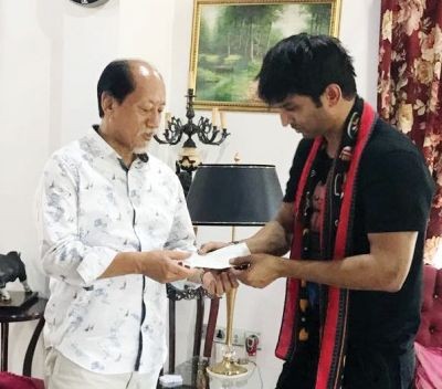 Nagaland Chief Minister Neiphiu Rio with Bollywood actor Sushant Singh Rajput on September 4 2018, when the latter handed over a cheque of Rs 1.25 crore to the flood ravaged state. (Photo Courtesy: @Neiphiu_Rio/Twitter)