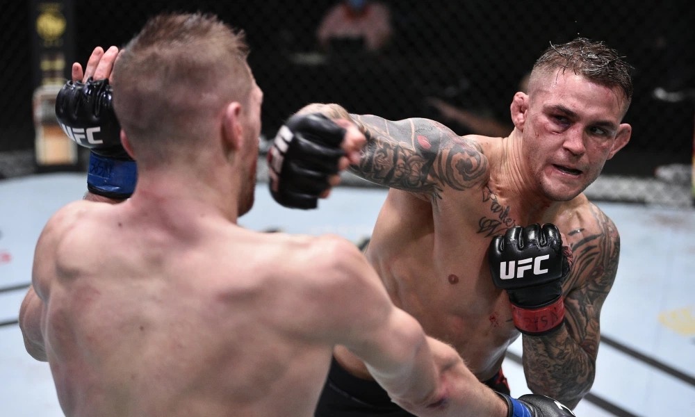 Dustin Poirier (Red gloves) punches Dan Hooker of New Zealand (Blue gloves) in their lightweight fight during the UFC Fight Night event at UFC APEX on June 27, 2020 in Las Vegas, Nevada. (Reuters Photo via USA TODAY Sports)