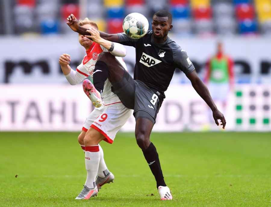 Hoffenheim's Ihlas Bebou in action with Fortuna Dusseldorf's Jean Zimmer, as play resumes behind closed doors following the outbreak of  COVID-19 on June 6. (Reuters Photo)