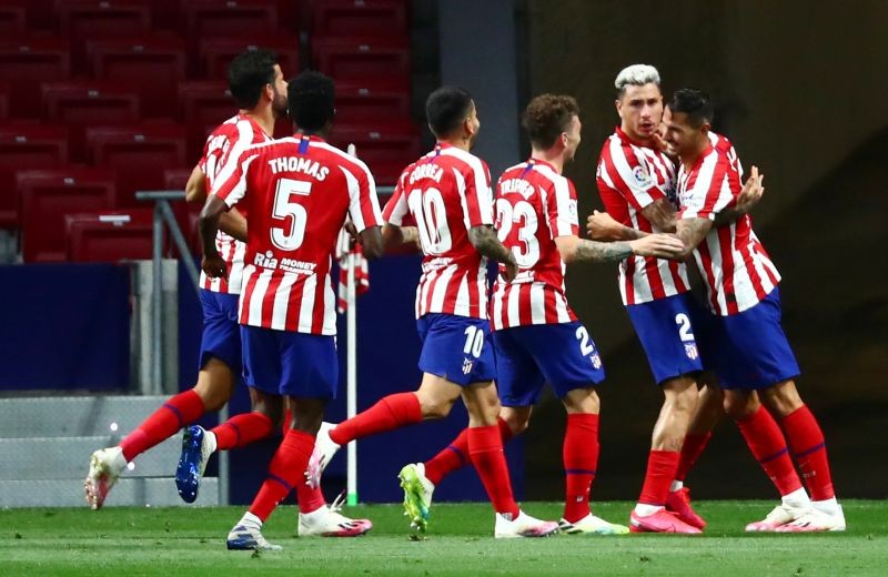 Soccer Football - La Liga Santander - Atletico Madrid v Real Valladolid - Wanda Metropolitano, Madrid, Spain - June 20, 2020 Atletico Madrid's Vitolo celebrates scoring their first goal with teammates, as play resumes behind closed doors following the outbreak of the coronavirus disease (COVID-19) REUTERS/Sergio Perez