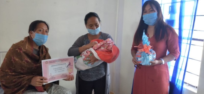 MSK team presents gift items and certificates to the new born girl babies. (DIPR Photo) 