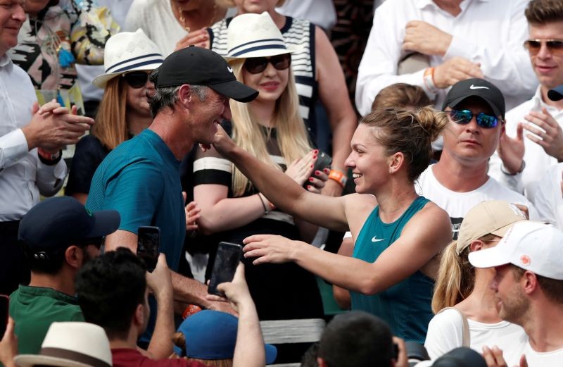 Romania’s Simona Halep celebrates with her coach Darren Cahill after winning the final against Sloane Stephens of the U.S. (Reuters Photo)