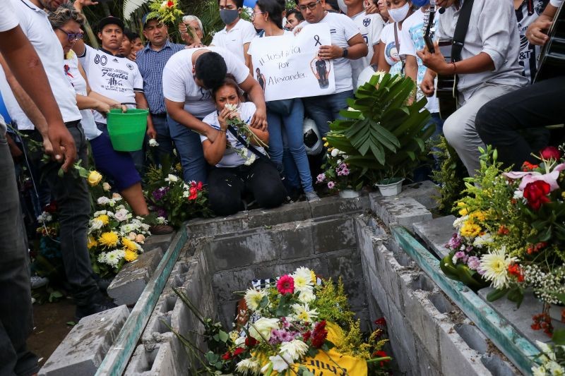 The mother of Alexander Martinez, a 16-year-old boy who was shot dead by municipal police officers, reacts during his funeral at the cemetery in the town of Acatlan de Perez Figueroa, in Oaxaca state, Mexico June 11, 2020. (Reuters Photo)