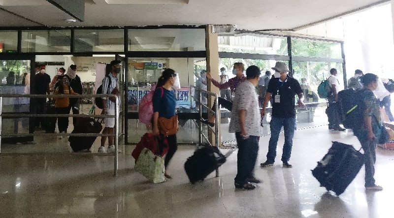 A total of 250 people reached Dimapur by flight on June 24. Out of 250, Air India bought 102 from Kolkata and seven from Guwahati while Indigo flight bought 141 from Kolkata. A report from the DPRO office Dimapur stated that “after the medical screening and mandatory procedures were done, all the returnees were transported by buses to their respective quarantine centers.” (DIPR Photo)