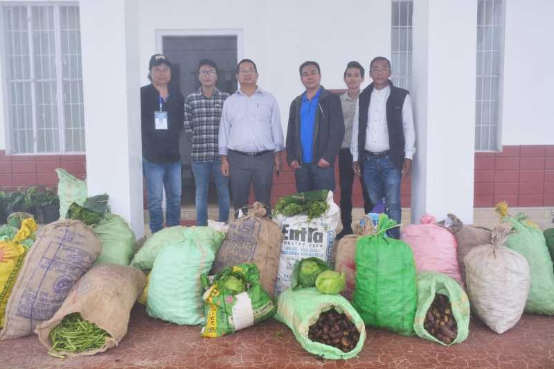 Organic vegetables cultivated at Melahu village, Zunheboto was donated to the quarantine centers by District Horticulture Officer, I Chuba Toshi and staff, which was received by Deputy Commissioner Zunheboto Peter Lichamo, at his residence on June 19. (DIPR Photo)