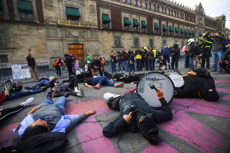 Women take part in a demonstration to demand justice for the victims of gender violence and femicides, outside the National Palace in Mexico City, Mexico on July 20, 2020. (REUTERS Photo)