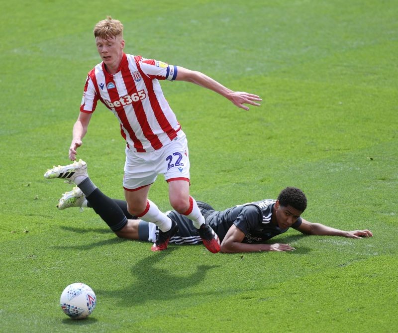 Soccer Football - Championship - Stoke City v Birmingham City - bet365 Stadium, Stoke-on-Trent , Britain - July 12, 2020 Stoke City's Sam Clucas in action with Birmingham City's Jude Bellingham, as play resumes behind closed doors following the outbreak of the coronavirus disease (COVID-19) Action Images/Carl Recine