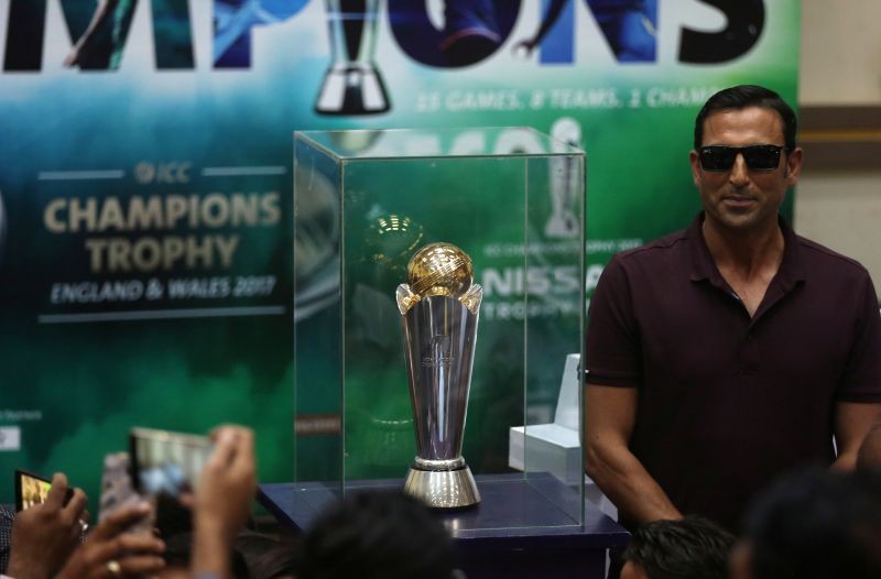 FILE PHOTO: Pakistan’s former Cricket captain Younis Khan poses with the 2017 ICC Champions trophy as students take pitures during a ceremony at the University of Karachi, Pakistan March 30, 2017. REUTERS/Akhtar Soomro/File photo