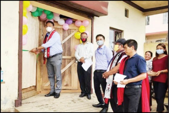 Commemorating the 39th Foundation Day of NABARD, Mokokchung ADC, W Manpai Phom inaugurated rural mart in Mokokchung on July 11. The mart supported by NABARD and facilitated by Care & Support Society and NSRLM, Mokokchung will be managed by Ten Sisters SHG, Chuchuyimpang. It was inaugurated in the presence of S Amarjit Mangang, DDM, NABARD; Imchawati Kichu, Director & Chief functionary, Care & Support Society; Rongsenlila Ao, BPM, NSRLM, Mokokchung, council members and members of Ten Sisters SHG, Chuchuyimpang. 