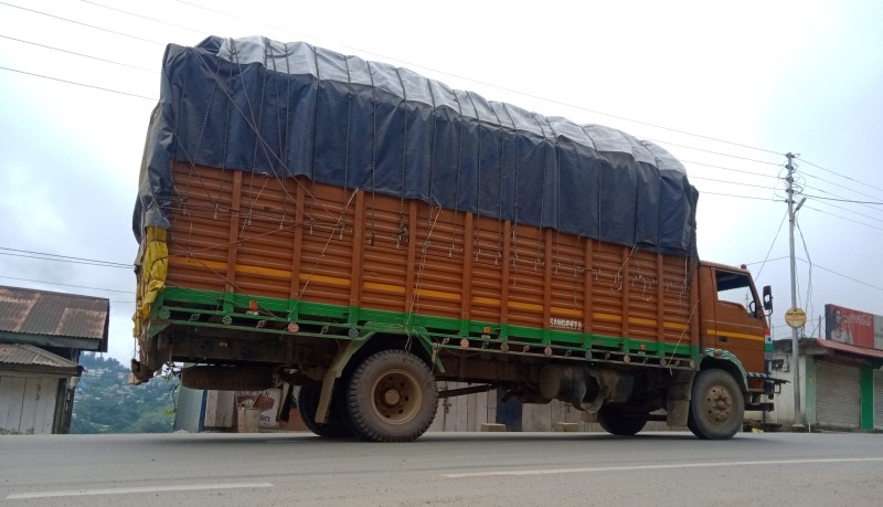 A truck carrying essential commodities passes through the street of Kohima during total lockdown within Kohima municipality on July 27 last. Kohima DC in lockdown guidelines stated that inter-state, inter-district and inter- village movement are restricted. However, movement of medical emergency cases and essential goods and services with proper safety measures would be allowed. (Morung Photo)