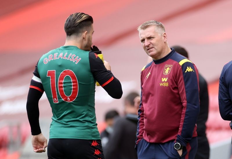 Aston Villa's Jack Grealish speaks with manager Dean Smith before the match, as play resumes behind closed doors following the outbreak of the coronavirus disease (COVID-19) REUTERS / Carl Recine / Pool/File Photo