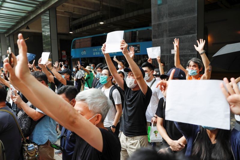 Supporters raise white paper to avoid slogans banned under the national security law as they support arrested anti-law protester outside Eastern court in Hong Kong, China on July 3. (REUTERS Photo)