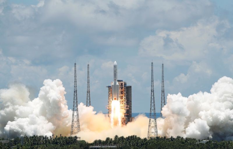 The Long March 5 Y-4 rocket, carrying an unmanned Mars probe of the Tianwen-1 mission, takes off from Wenchang Space Launch Center in Wenchang, Hainan Province, China on July 23, 2020. (REUTERS Photo)