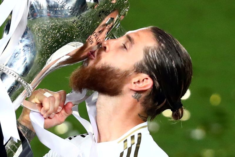Real Madrid's Sergio Ramos celebrates with the trophy after winning La Liga, as play resumes behind closed doors following the outbreak of the coronavirus disease (COVID-19) REUTERS/Sergio Perez