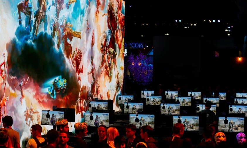 Gaming computers await players of Boderlands 3 by 2K at E3, the annual video games expo experience the latest in gaming software and hardware in Los Angeles, California, U.S., June 12, 2019. (Reuters Photo)