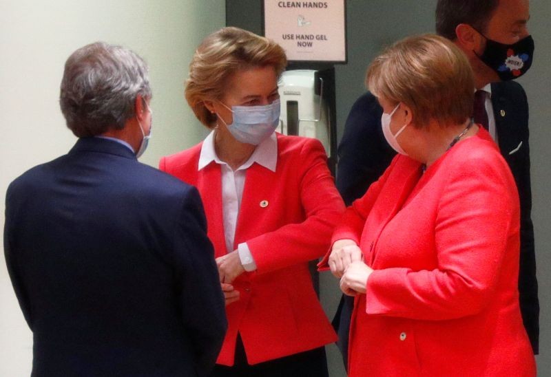 European Commission President Ursula von der Leyen and German Chancellor Angela Merkel bump elbows next to European Parliament President David Sassoli during the first face-to-face EU summit since the coronavirus disease (COVID-19) outbreak, in Brussels, Belgium on July 17. (REUTERS Photo)