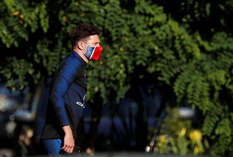 Paris St Germain's Julian Draxler is seen wearing a protective face mask as he arrives for training following the outbreak of the coronavirus disease (COVID-19) REUTERS/Benoit Tessier