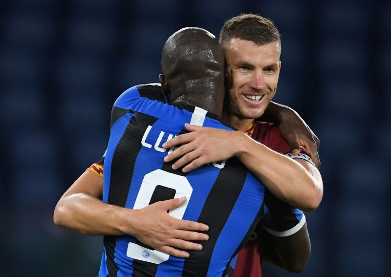 Inter Milan's Romelu Lukaku with AS Roma's Edin Dzeko after the match, as play resumes behind closed doors following the outbreak of the coronavirus disease (COVID-19) REUTERS/Alberto Lingria
