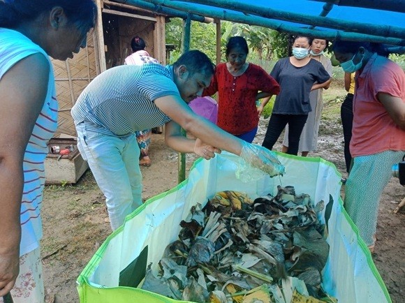 Resource person conducting step by step methods of vermicompost during the demonstration cum training held at Nihokhu village on July 25. (Photo Courtesy: ATMA Dimapur)