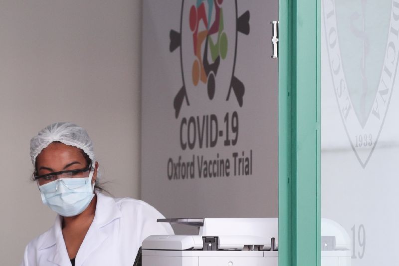  An employee is seen at the Reference Center for Special Immunobiologicals (CRIE) of the Federal University of Sao Paulo (Unifesp) where the trials of the Oxford/AstraZeneca coronavirus vaccine are conducted, in Sao Paulo, Brazil, June 24, 2020. Picture taken June 24, 2020. REUTERS/Amanda Perobelli/File Photo