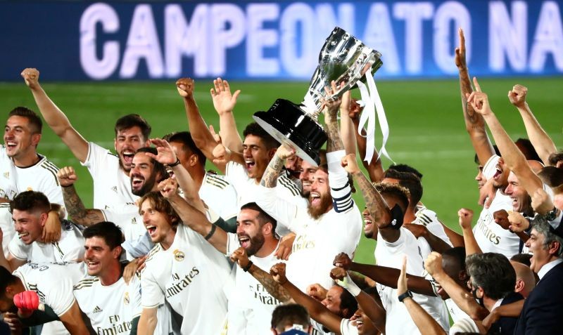 Real Madrid's Sergio Ramos and teammates celebrate with the trophy after winning La Liga, as play resumes behind closed doors following the outbreak of the coronavirus disease (COVID-19) REUTERS/Sergio Perez