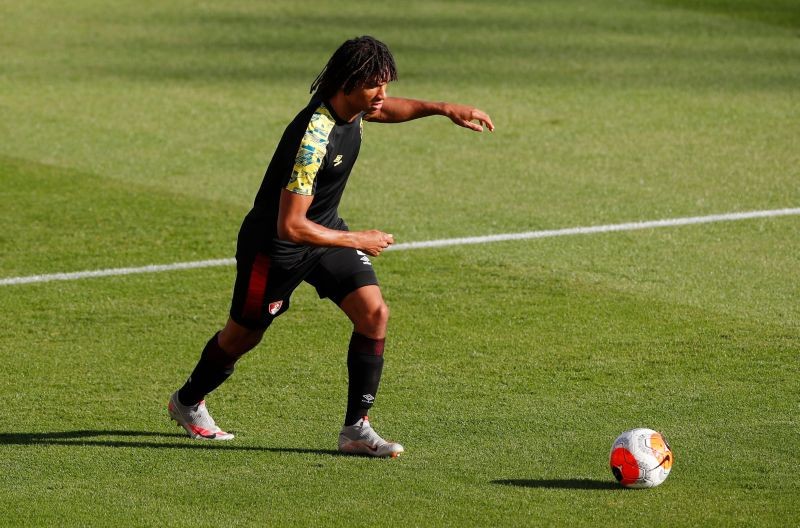 Bournemouth's Nathan Ake during the warm up before the match, as play resumes behind closed doors following the outbreak of the coronavirus disease (COVID-19) REUTERS / Andrew Couldridge / Pool