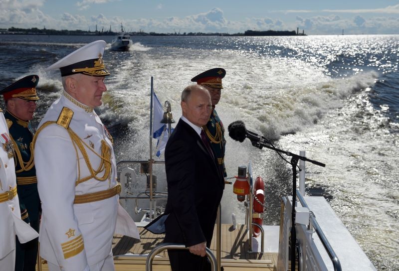 Russia's President Vladimir Putin, Defence Minister Sergei Shoigu and Commander-in-Chief of the Russian Navy Nikolai Yevmenov inspect warships before the Navy Day parade in Saint Petersburg, Russia on July 26. (REUTERS Photo)